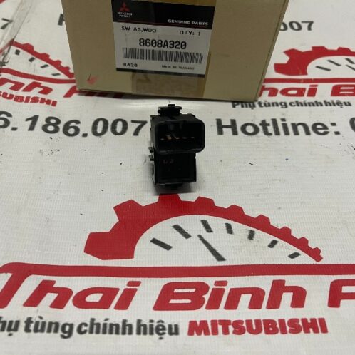 Công tắc lên kính Triton