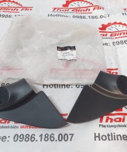 Ốp nhựa tam giác giả loa pajero sport